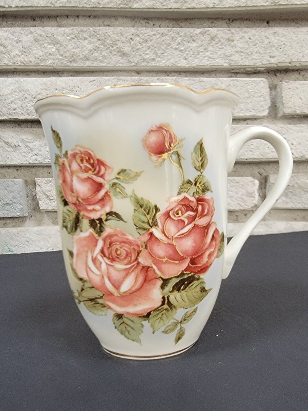 Skye McGhie Country Rose Mug, scalloped rim gold trim, pink roses, EUC